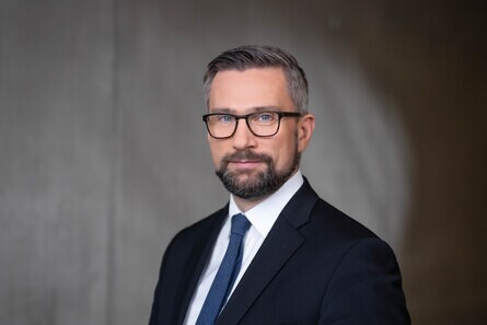 Portraitfoto von Martin Dulig, Staatsminister für Wirtschaft, Arbeit und Verkehr in Sachsen